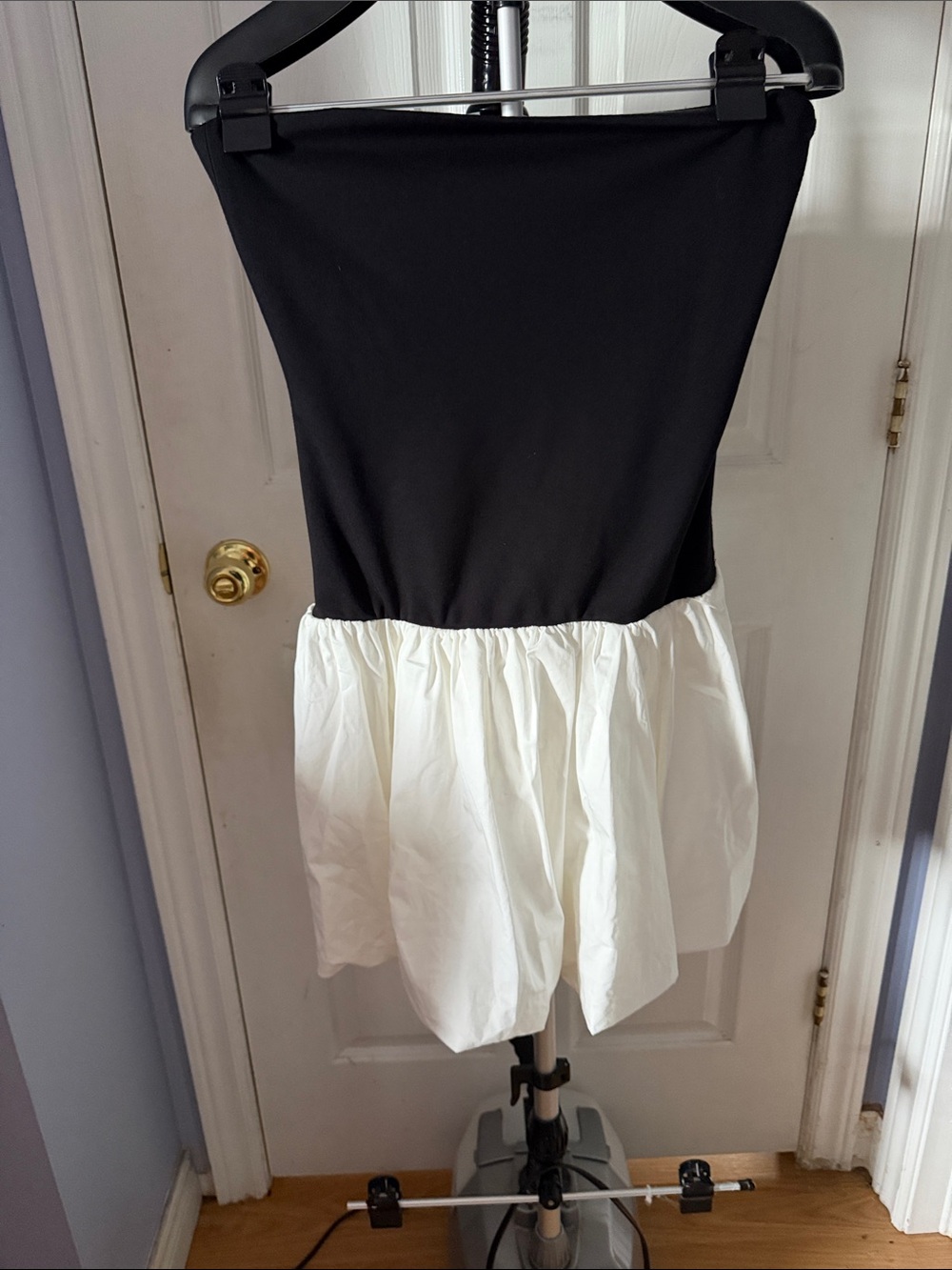 House of Harlow 1960 Black and White Strapless Dress